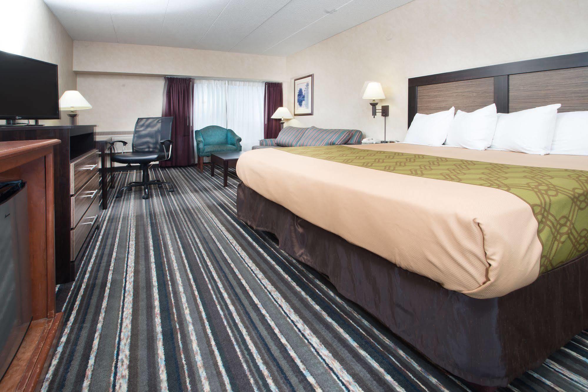 Crossroads Hotel And Huron Event Center Экстерьер фото